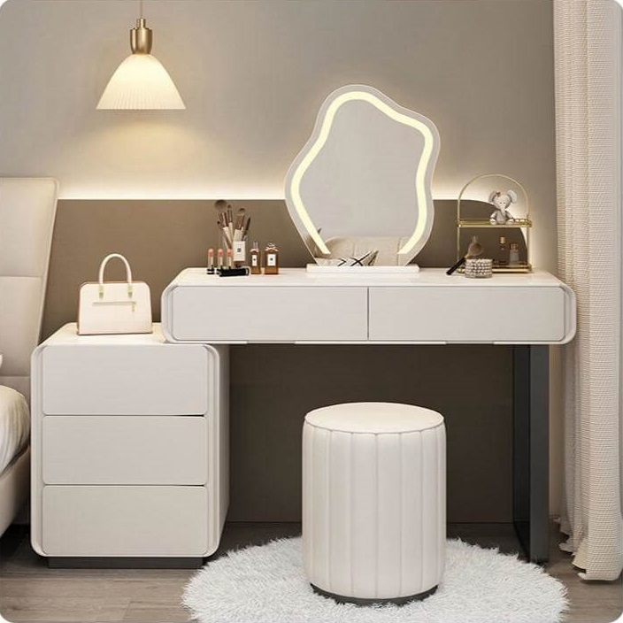 שידת איפור BELLA לבנה עם מראה לד ו-5 מגירות | עיצוב יוקרתי ונוחות לאחסון מושלם