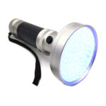 פנס UV עוצמתי הכולל 100 נורות לד.