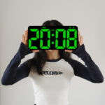 שעון קיר\שולחני 33 ס"מ דיגיטלי LED עם ספירה לאחור ותאריך-FX2